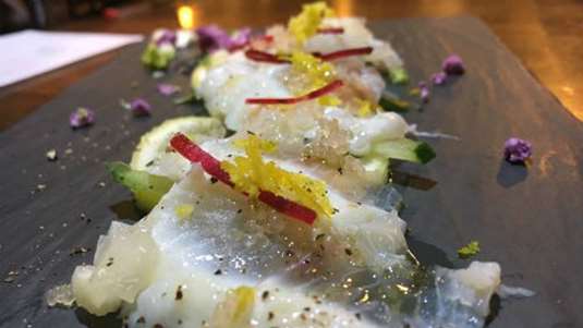 Λαυράκι καρπάτσιο (του Νίκου Μιχαήλ, εστιατόριο Άργουρα)