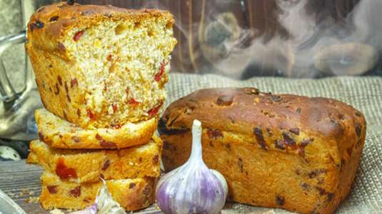 Αλμυρό κέικ με τυριά και λαχανικά