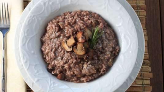 Ριζότο με κόκκινο ρύζι Camargue, μανιτάρια και κάστανα