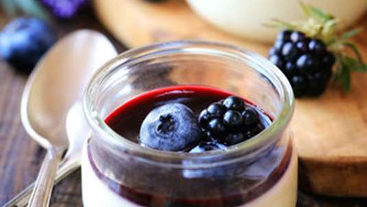 Πανακότα με μύρτιλα