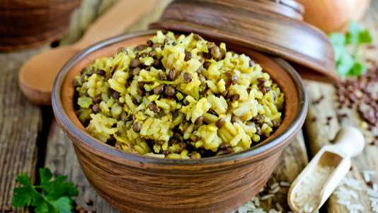 Φακόρυζο με καραμελωμένα κρεμμύδια