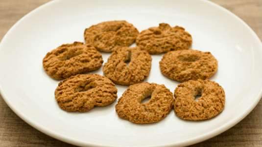 Vegan κουλουράκια κανέλας με γάλα αμυγδάλου