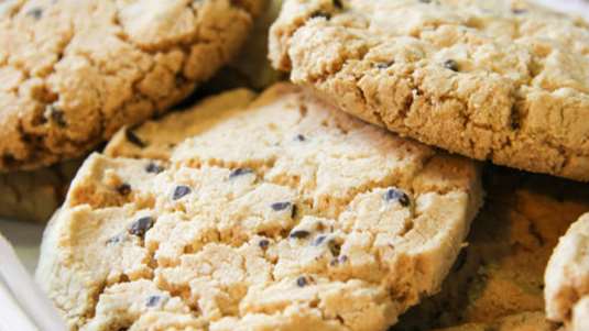 Μπισκότο σαν κέικ με ρεβίθια και λευκή σοκολάτα