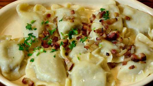 Ζυμαρικά γεμιστά με πατάτα και τυρί (Pierogi)