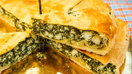 Πίτα με σπανάκι, κοτόπουλο και μοτσαρέλα