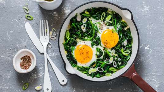 Χόρτα με τηγανητά αβγά (Shakshuka)