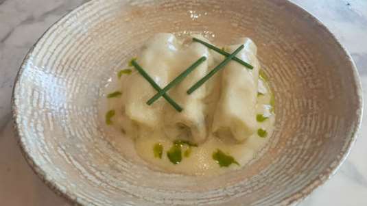 Λαχανοντολμάδες με γλώσσα, γάμπαρη, αρωματικά βότανα και κρέμα αβγολέμονο