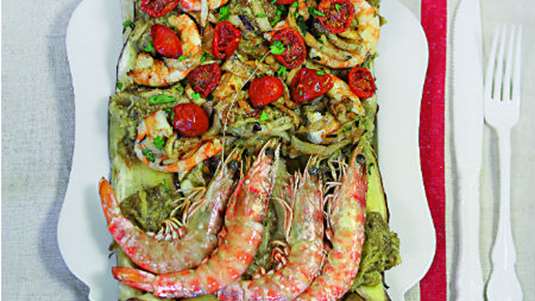 Πίτσα με μελιτζάνες και γαρίδες