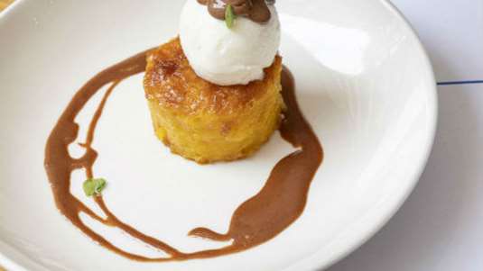 Πορτοκαλόπιτα με σούπα ταχίνι και παγωτό καϊμάκι