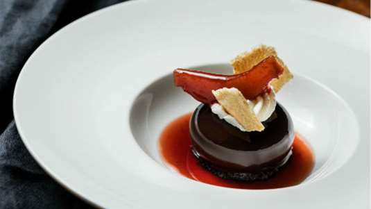 Ψητό κυδώνι με μους από ταχίνι