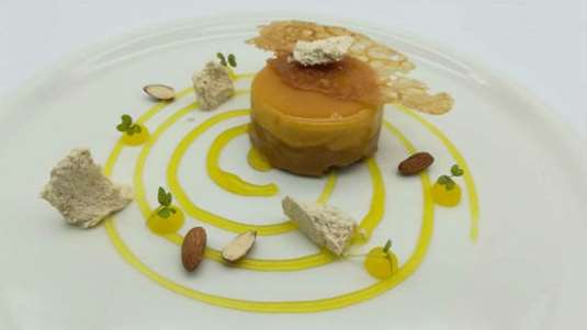 Mους χαλβά και σοκολάτας με τσιπς από πορτοκάλι