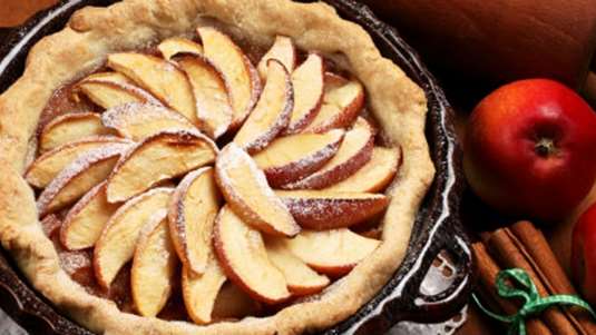 Μηλόπιτα με μελάσα και μαύρη ζάχαρη (από το αρχείο συνταγών της ΓΙΩΤΗΣ)