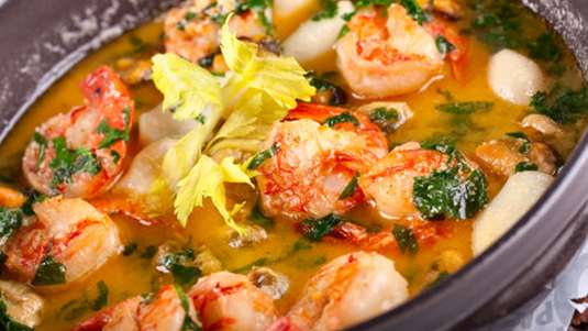 Σούπα με γαρίδες, ψάρι και λαχανικά