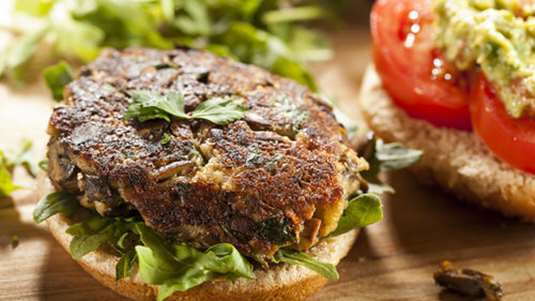 Χορτοφαγικά μπέργκερς με μανιτάρια και ρεβίθια