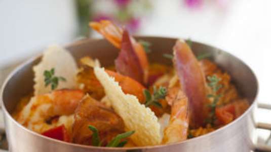 Γαρίδες με μανέστρα και πιπεριά τσούσκα (του σεφ Απόστολου Αλτάνη)