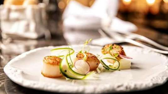 Χτένια με αγγούρι, ραπανάκι, καλαμπόκι, εσπεριδοειδή