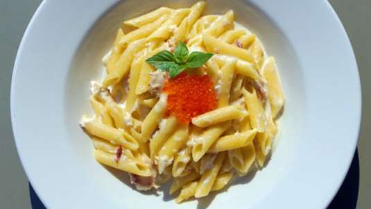 Πέννες με καπνιστή πέστροφα