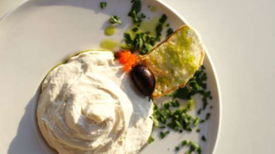 Ταραμοσαλάτα από λευκό ταραμά 