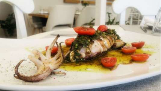 Καλαμάρι γεμιστό με φέτα Χαλκιδικής και μυρωδικά