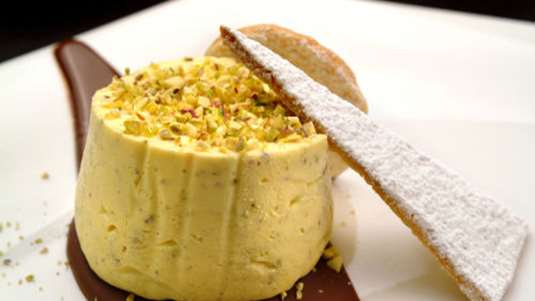 Semifreddo με μέλι και κουρκουμά