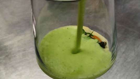 Σούπα αγγούρι με μύδια και εσπεριδοειδή