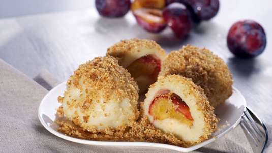 Ντάμπλινγκς με τυρί κότατζ και δαμάσκηνα