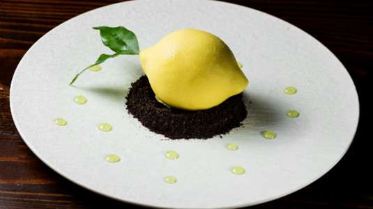 Cremeux μοσχολέμονο (λάιμ) με σος σοκολάτα