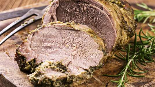 Αρνίσιο μπούτι σε κρούστα από αρωματικά βότανα