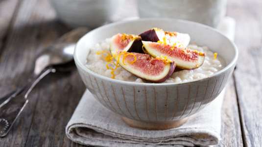 Ρυζόγαλο με φρέσκα σύκα και κόλιανδρο 