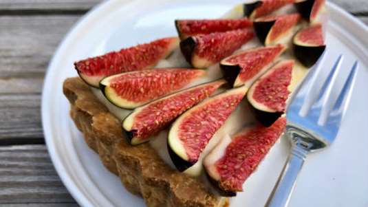 Τάρτα με κρέμα και φρέσκα σύκα