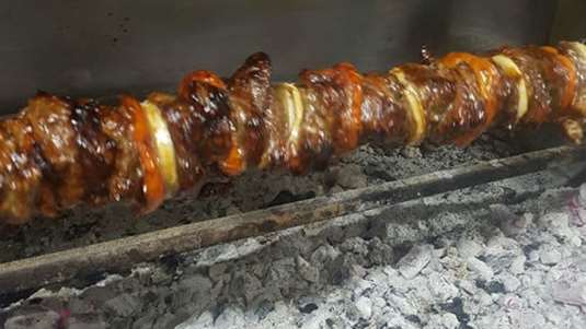 Κιαπάπι (κοντοσούβλι) μαριναρισμένο σε κόκκινο κρασί