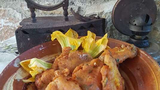 Ανθοί κολοκυθιού γεμιστοί με τυριά