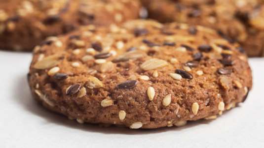 Μπισκότα με σπόρους και αμύγδαλα