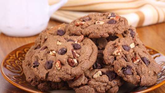 Μπισκότα με σοκολάτα και καρύδια