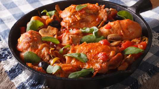 Κοτόπουλο στήθος κοκκινιστό με λαχανικά