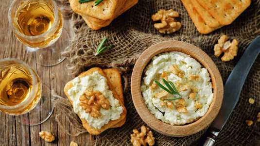 Άλειμμα με μπλου τσιζ και καρυδόψυχα