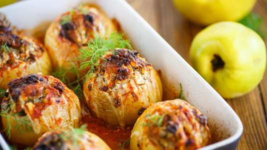 Κυδώνια γεμιστά με μοσχαρίσιο κρέας και μπέικον