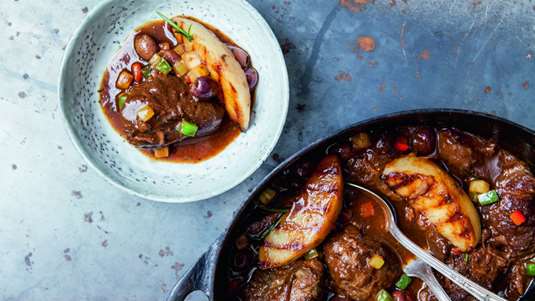 Χοιρινό μάγουλο με κυδώνι και ρετσίνα από τον Ανδρέα Μαυρομμάτη