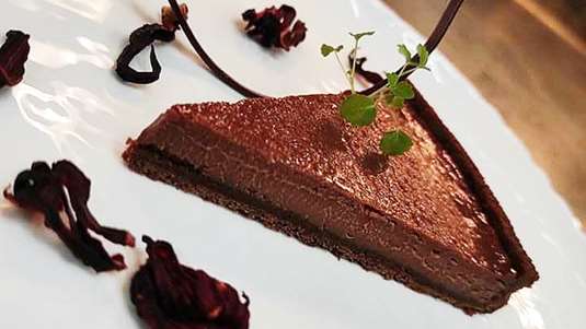 Τάρτα σοκολάτας με ιβίσκο