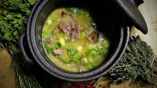 Σούπα με ζυγούρι, ξινόχοντρο, λάχανο και πράσο αυγολέμονο (του Μανώλη Παπουτσάκη)