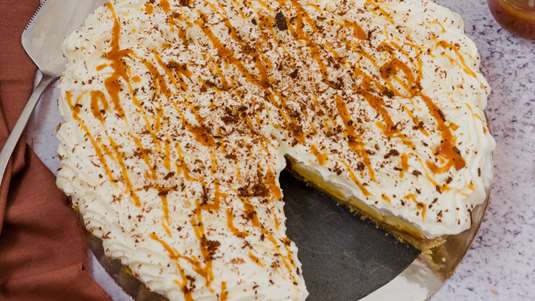 Τάρτα με Μπισκότα και Αφράτη Κρέμα Γιαουρτιού