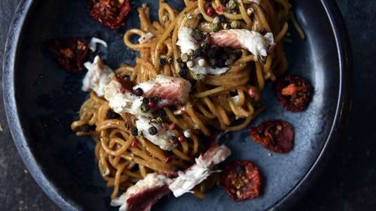 Pasta με Καπνιστό Χέλι του Βασίλη Ακρίβου