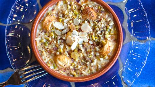 Χαλβάς Καλαμποκιού με Ξερά Φρούτα και Καρύδια