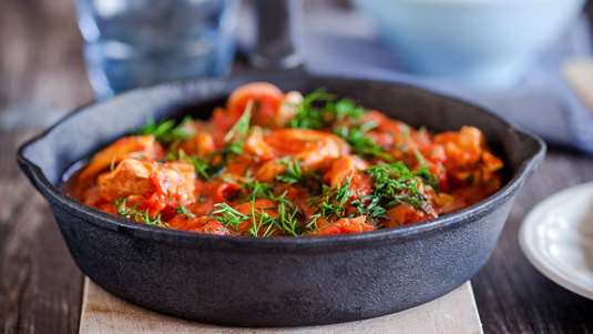 Κοτόπουλο Κοκκινιστό με Μπαχάρι