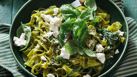 Ζυμαρικά με Σπανάκι και Φέτα