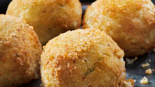 Πατάτες με Σουσάμι και Φρέσκο Βασιλικό