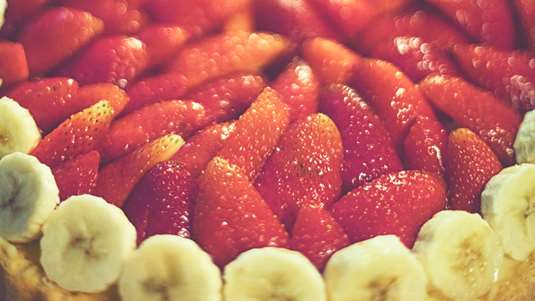 Κέικ με Φράουλες και Μπανάνα