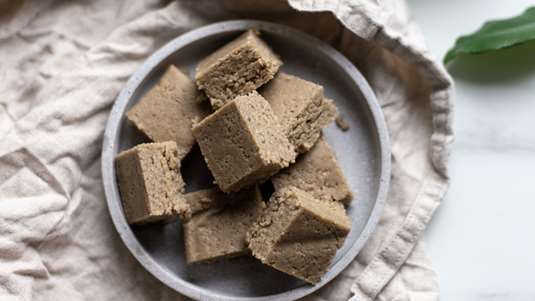 Χαλβαδόπιτα Ρολό της Γιαγιάς