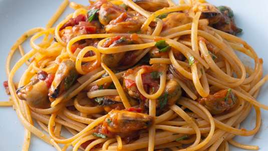 Μυδομακαρονάδα με Ούζο και Γλυκιά Πάπρικα