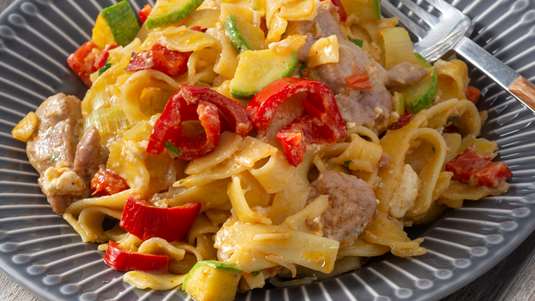 Χυλοπίτες με Ψαρονέφρι, Κολοκυθάκια, Ντοματίνια και Φέτα